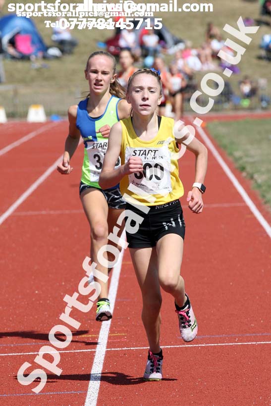 Girls under-15s 1500 metres, 2018 Northern Under-17s/U-15s/U-13s Champs., Wavertree Athletics Centre, Liverpool. Photo: David T. Hewitson/Sports for All Pics